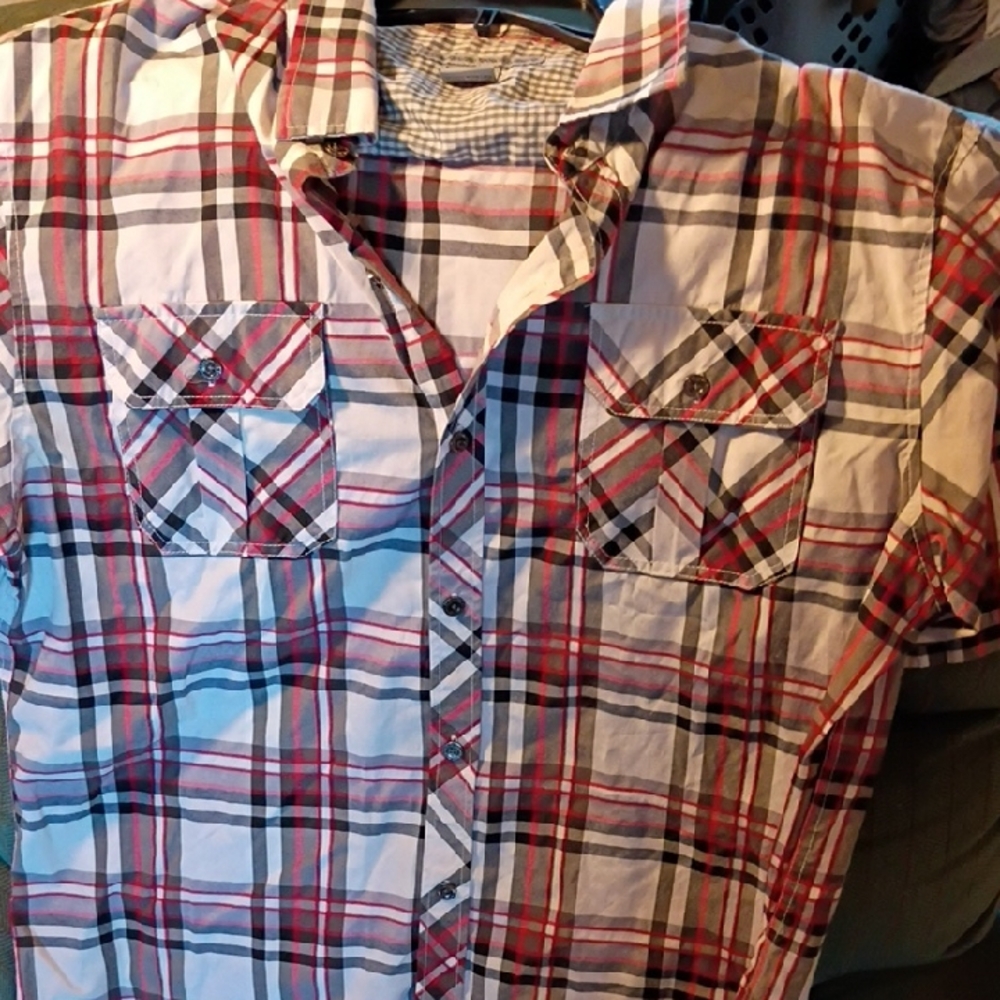 Casual Short-Sleeve Plaid Button-Down Shirt in Red, Black & White